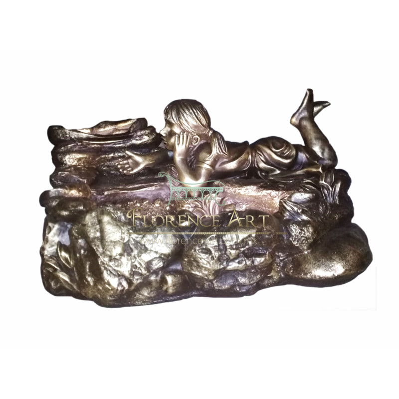Fuente de niña