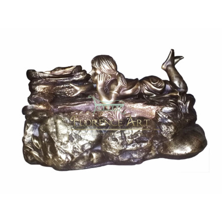 Fuente de niña